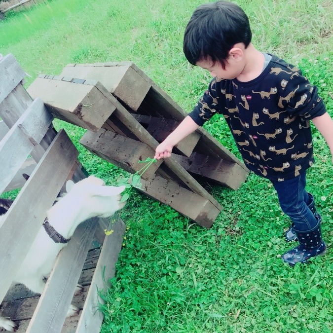 ルナちゃんにエサやり♪