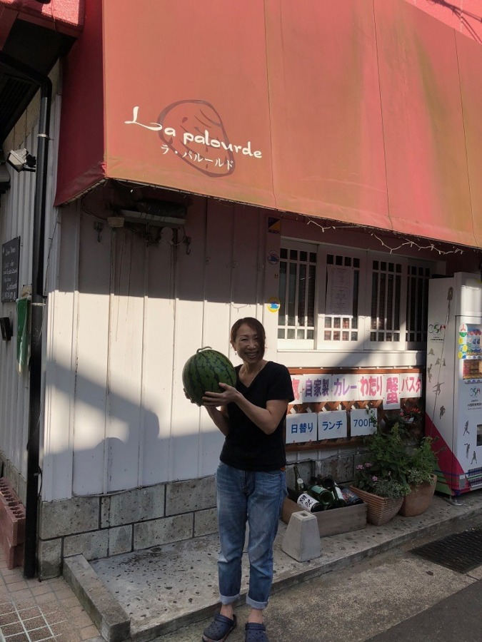 特大スイカをランチでご提供します♪