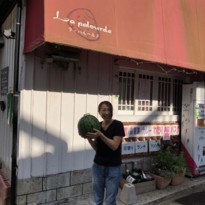 特大スイカをランチでご提供します♪