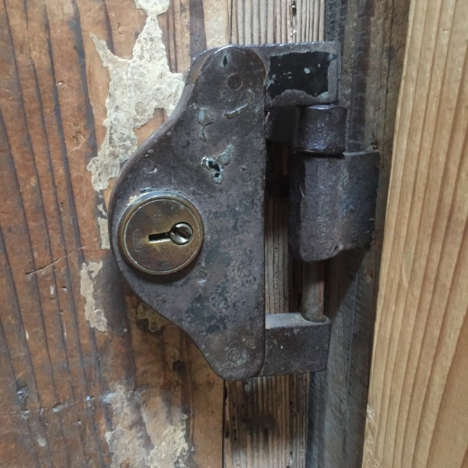 【おこめの貯蔵】100年続く、伝来の鍵。