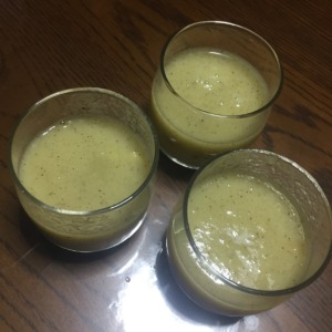 【明日の予行】キウイ・あやめ雪・みかんのグリーンスムージー