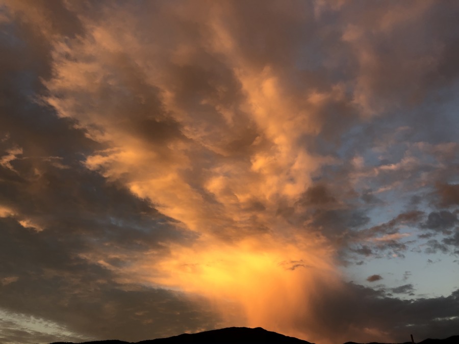 なんかすごい空でした。今朝の雲です。